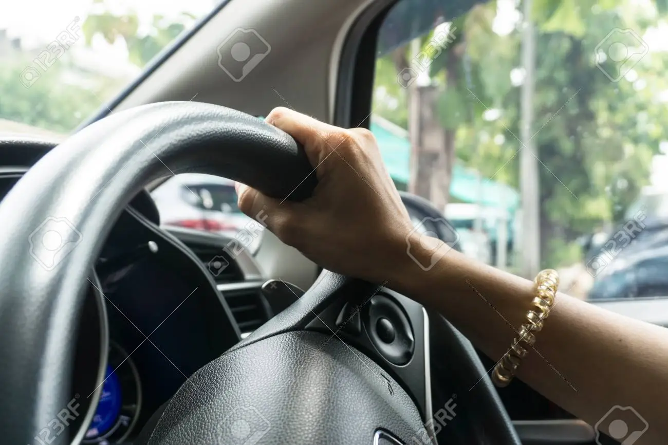 Kỹ thuật lái xe ô tô vào cua dành cho tài xế mới